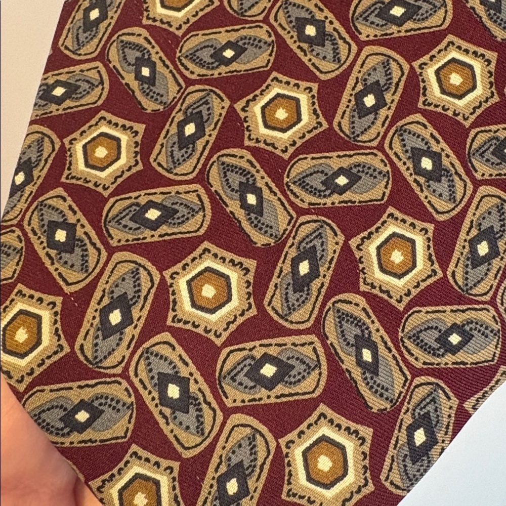 Burberrys of London Vintage Silk Burgundy Medallion Geometric Pattern Necktie - Picture 6 of 12